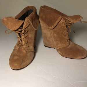 Elizabeth and James Tan Suede Booties Size 7B